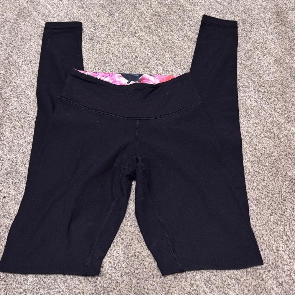Lululemon *Reversible* Leggings - Picture 5 of 6